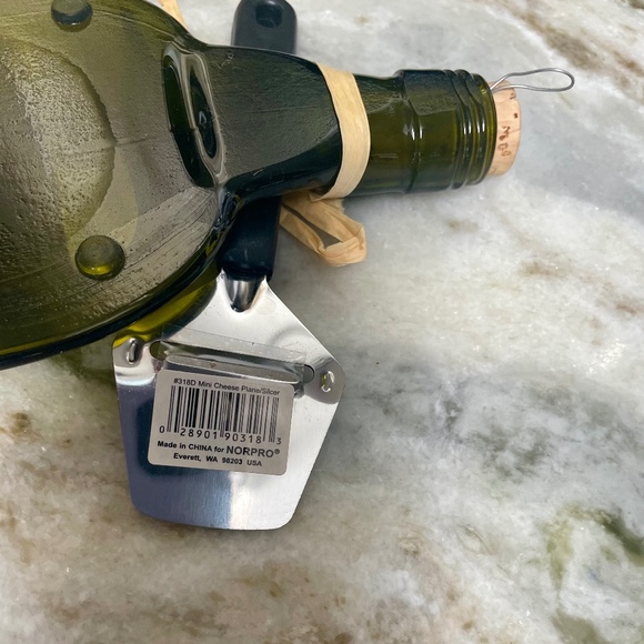 Wine Bottle Cheese Charcuterie Board with Slicer - Picture 4 of 4